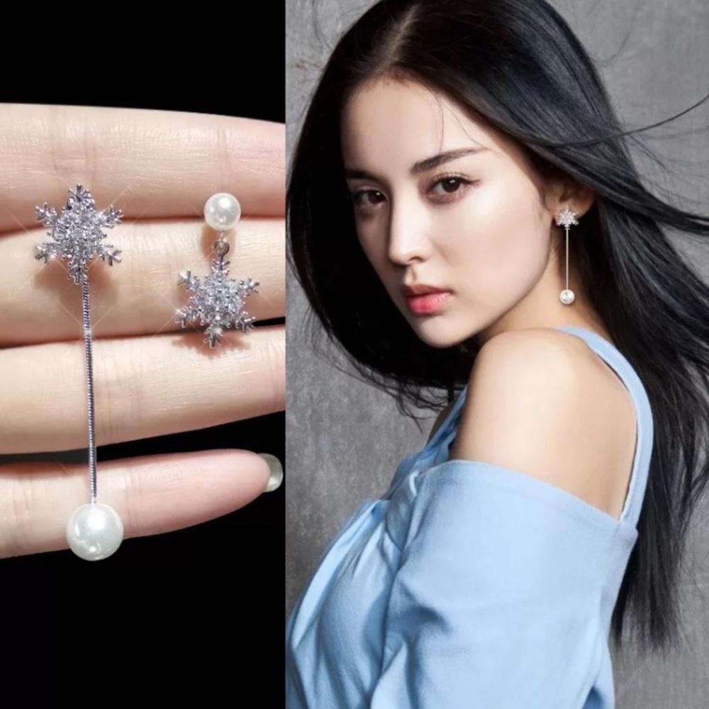 Platinum Plated Snowflake ❄️ Pearl Drop Earrings - Picture 5 of 5